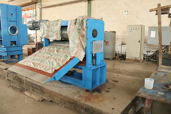 沈陽人和機(jī)械生產(chǎn)的縱剪機(jī)組入口夾送 沈陽人和機(jī)械生產(chǎn)的縱剪機(jī)組入口夾送